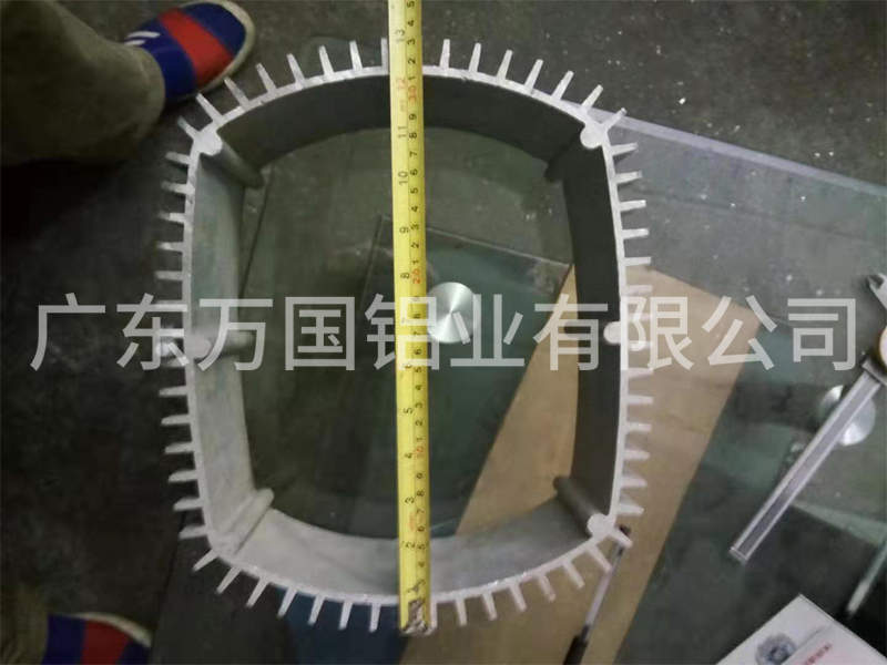  LED灯具散热器