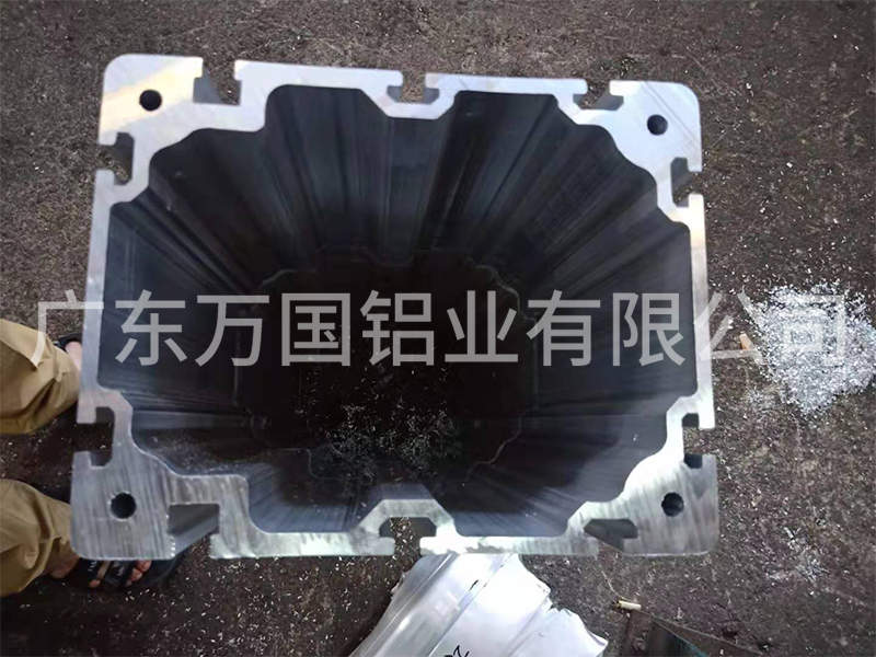  LED灯具散热器